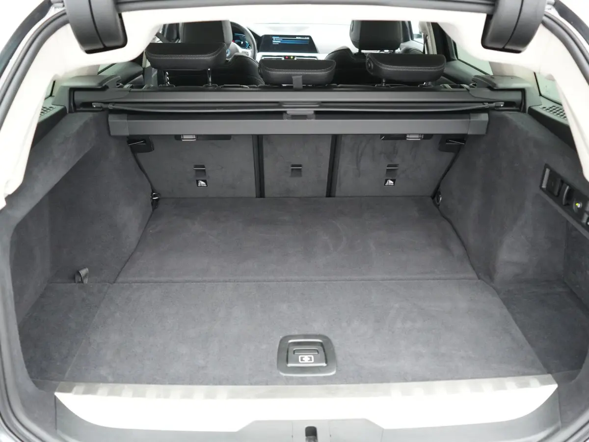 320e xDrive Sportline PHEV 204pk Dealer O.H | SOH 88,1% | Trekhaak Af Fabriek | Camera | Laser LED | Cruise Control | Lederen Sportstoelen Verwarmd | Keyless | Sfeerverlichting | Apple Carpl