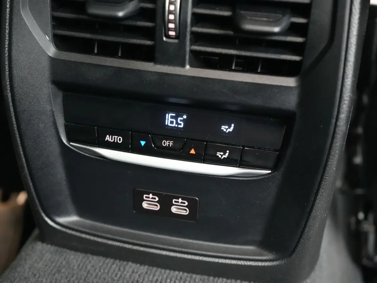 320e xDrive Sportline PHEV 204pk Dealer O.H | SOH 88,1% | Trekhaak Af Fabriek | Camera | Laser LED | Cruise Control | Lederen Sportstoelen Verwarmd | Keyless | Sfeerverlichting | Apple Carpl