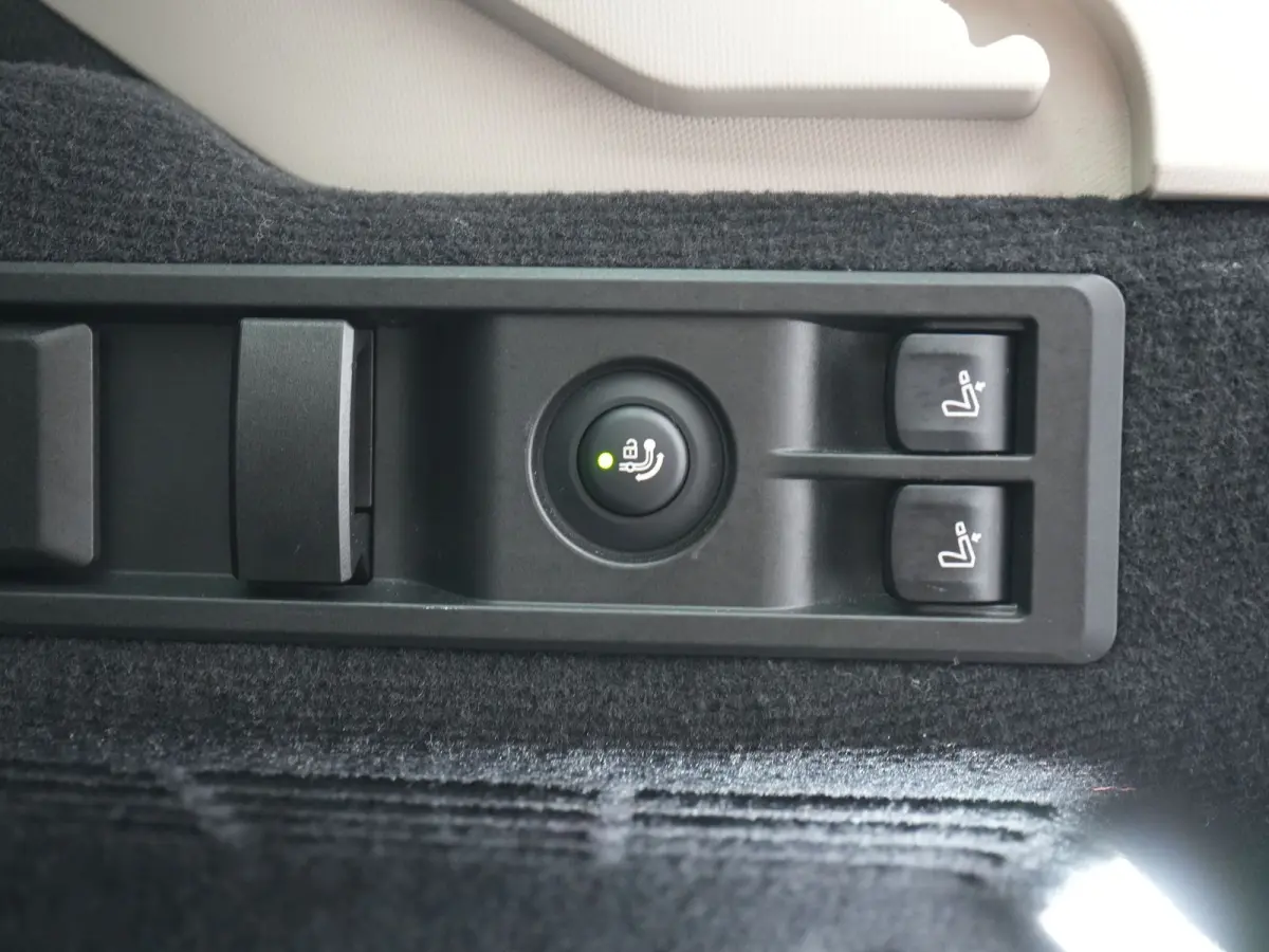 320e xDrive Sportline PHEV 204pk Dealer O.H | SOH 88,1% | Trekhaak Af Fabriek | Camera | Laser LED | Cruise Control | Lederen Sportstoelen Verwarmd | Keyless | Sfeerverlichting | Apple Carpl