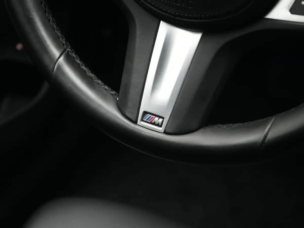 320e xDrive Sportline PHEV 204pk Dealer O.H | SOH 88,1% | Trekhaak Af Fabriek | Camera | Laser LED | Cruise Control | Lederen Sportstoelen Verwarmd | Keyless | Sfeerverlichting | Apple Carpl