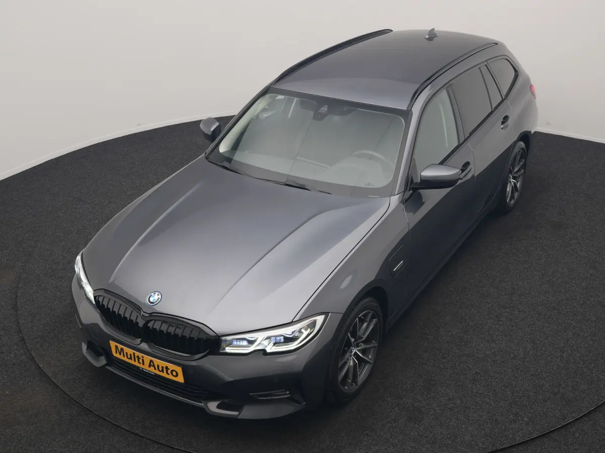 320e xDrive Sportline PHEV 204pk Dealer O.H | SOH 88,1% | Trekhaak Af Fabriek | Camera | Laser LED | Cruise Control | Lederen Sportstoelen Verwarmd | Keyless | Sfeerverlichting | Apple Carpl