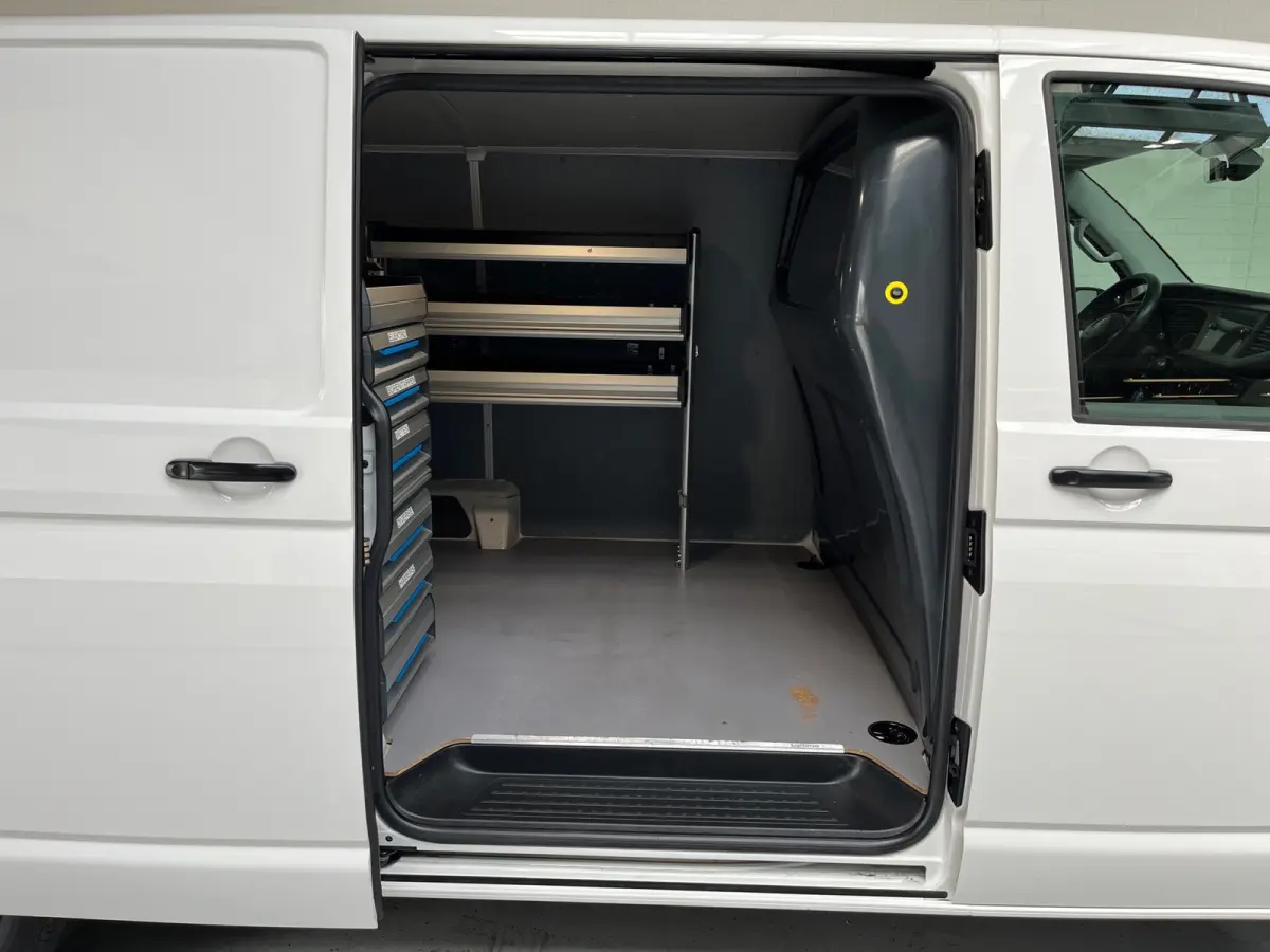Automaat DSG Servicewagen 2.0 TDI 150pk L2H1 3Persoons Sortimo Inrichting, Airco, Navigatie, RIJKLAARPRIJS!