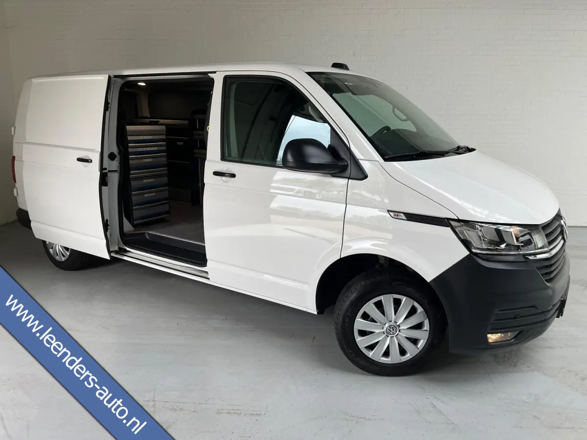 Automaat DSG Servicewagen 2.0 TDI 150pk L2H1 3Persoons Sortimo Inrichting, Airco, Navigatie, RIJKLAARPRIJS!