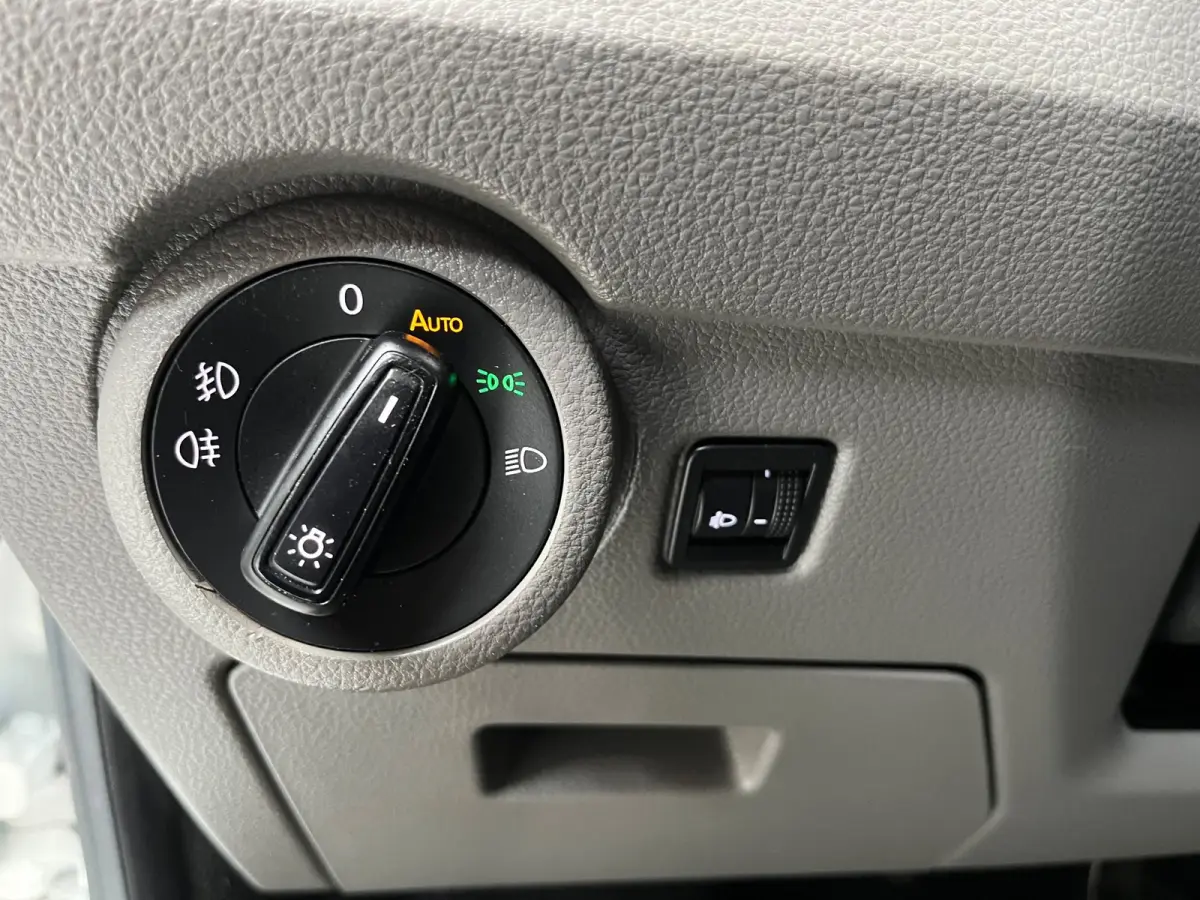 Automaat DSG Servicewagen 2.0 TDI 150pk L2H1 3Persoons Sortimo Inrichting, Airco, Navigatie, RIJKLAARPRIJS!