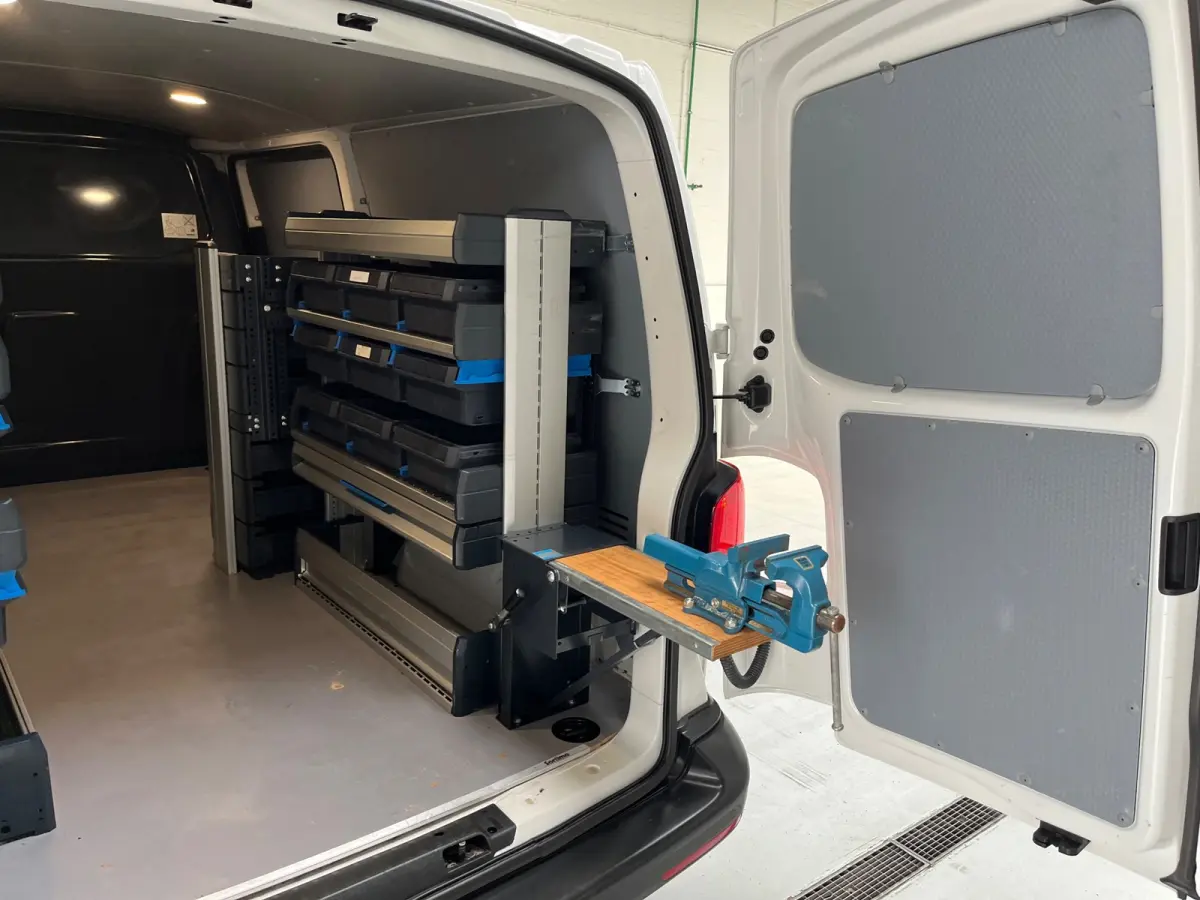 Automaat DSG Servicewagen 2.0 TDI 150pk L2H1 3Persoons Sortimo Inrichting, Airco, Navigatie, RIJKLAARPRIJS!