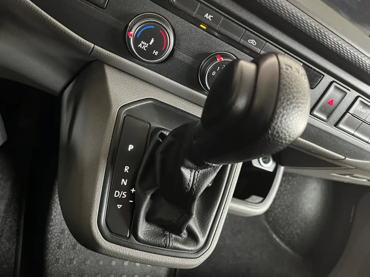 Automaat DSG Servicewagen 2.0 TDI 150pk L2H1 3Persoons Sortimo Inrichting, Airco, Navigatie, RIJKLAARPRIJS!