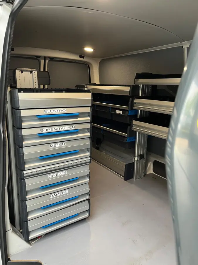 Automaat DSG Servicewagen 2.0 TDI 150pk L2H1 3Persoons Sortimo Inrichting, Airco, Navigatie, RIJKLAARPRIJS!