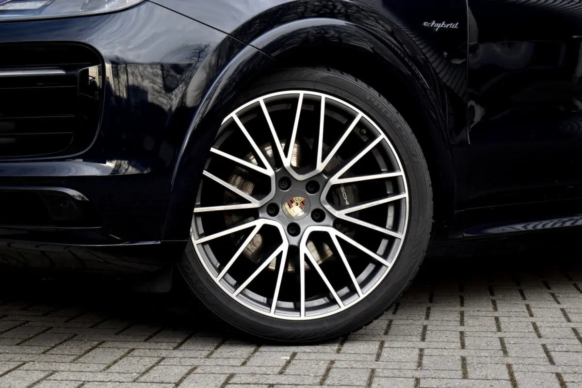 3.0 E-Hybrid Platinum Edition SportDesign | Pano | ACC | Trekhaak | 22'' Wielen | Bose | Achterasbesturing | Stoelventilatie | Sportuitlaat |