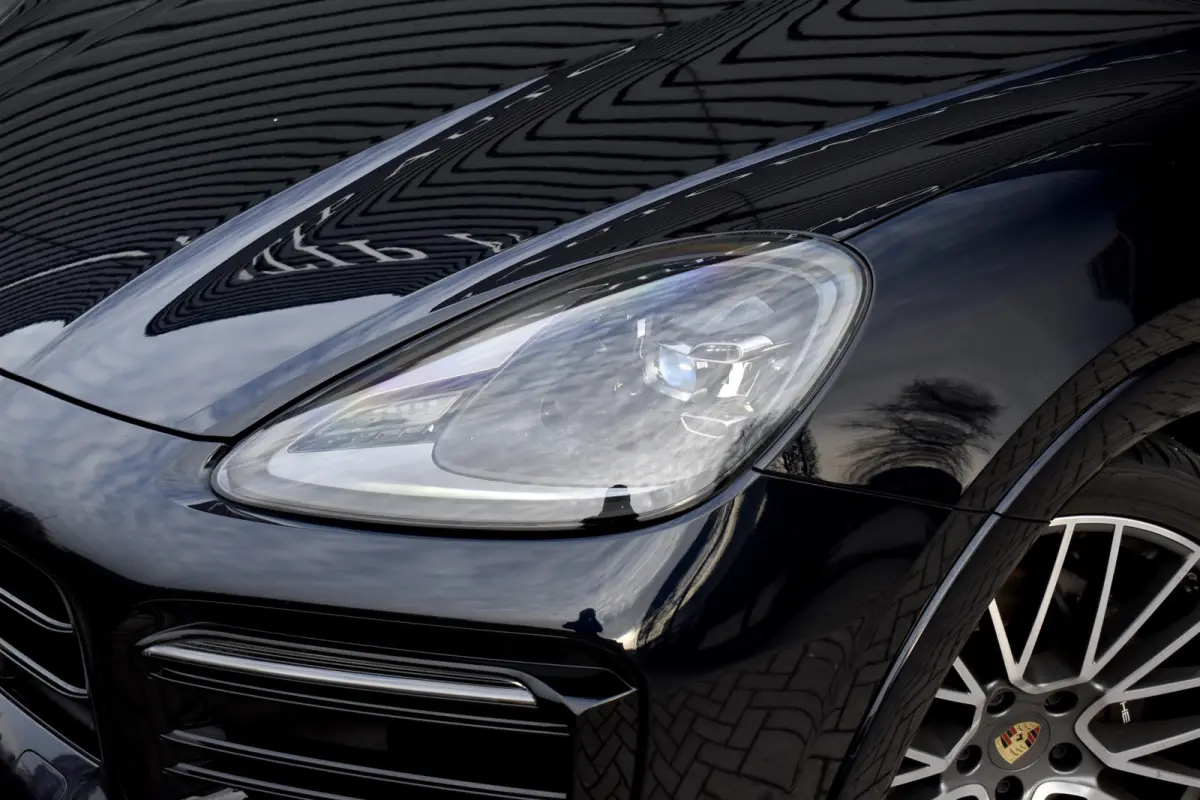 3.0 E-Hybrid Platinum Edition SportDesign | Pano | ACC | Trekhaak | 22'' Wielen | Bose | Achterasbesturing | Stoelventilatie | Sportuitlaat |