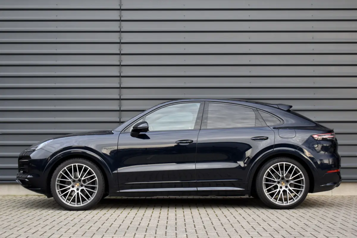 3.0 E-Hybrid Platinum Edition SportDesign | Pano | ACC | Trekhaak | 22'' Wielen | Bose | Achterasbesturing | Stoelventilatie | Sportuitlaat |