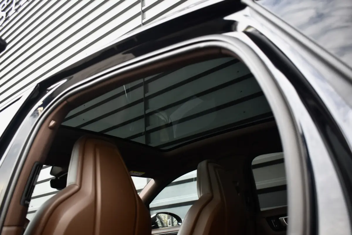 3.0 E-Hybrid Platinum Edition SportDesign | Pano | ACC | Trekhaak | 22'' Wielen | Bose | Achterasbesturing | Stoelventilatie | Sportuitlaat |