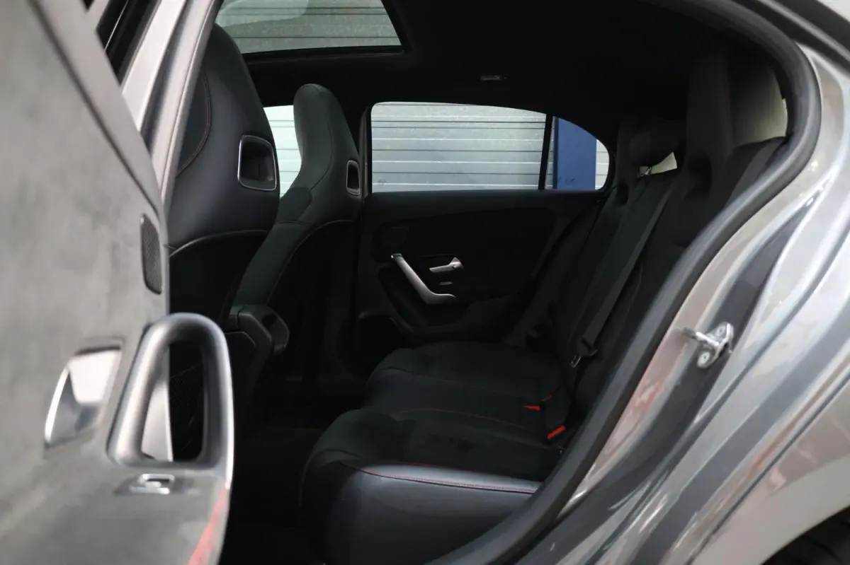 180 AMG Line BTW/LED/VIRTUAL/PANO/HALF LEER+ALCANTARA+S.VERWARMIN/18"LMV/CAM/ACC/ECC/12 MDN GARANTIE!