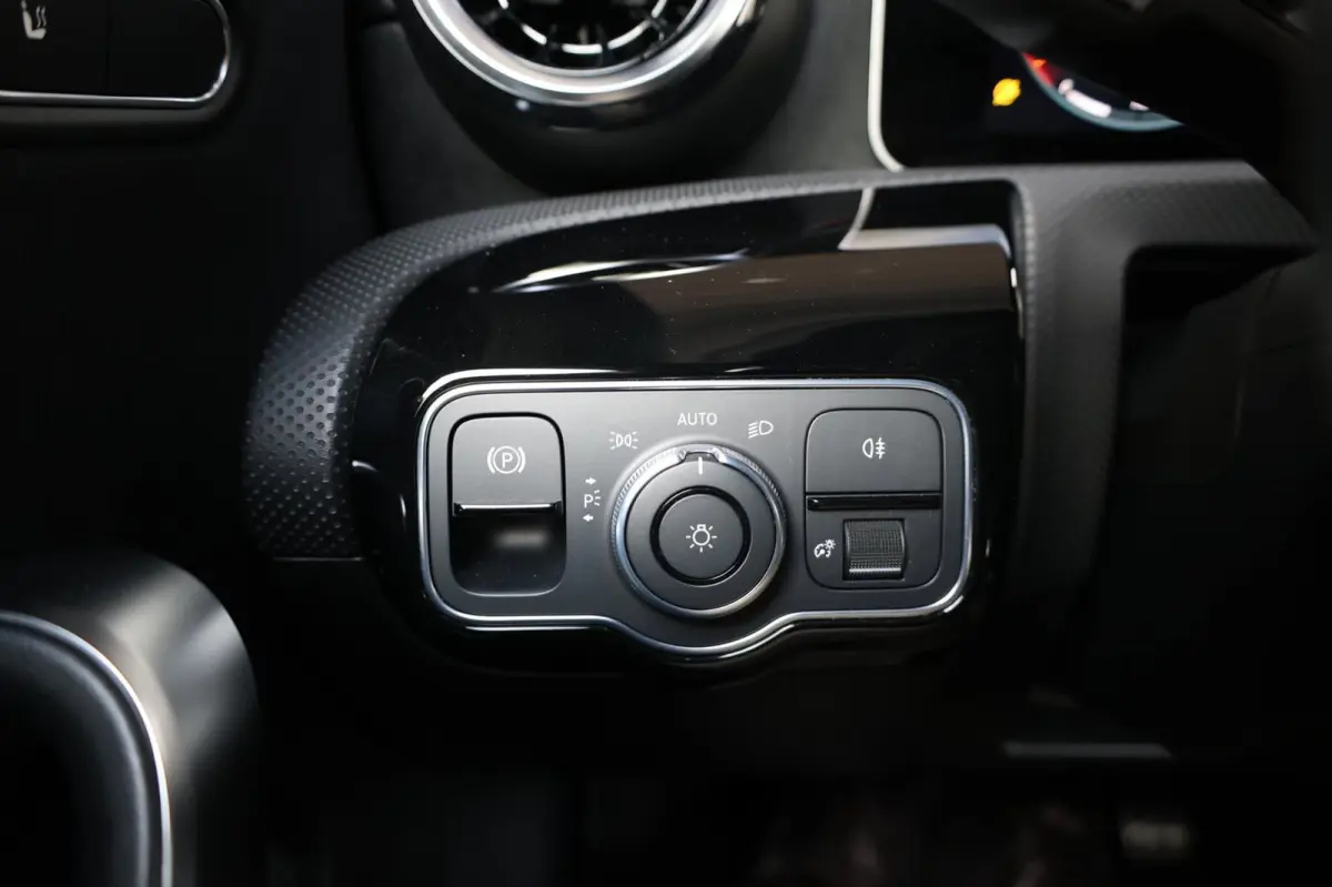 180 AMG Line BTW/LED/VIRTUAL/PANO/HALF LEER+ALCANTARA+S.VERWARMIN/18"LMV/CAM/ACC/ECC/12 MDN GARANTIE!