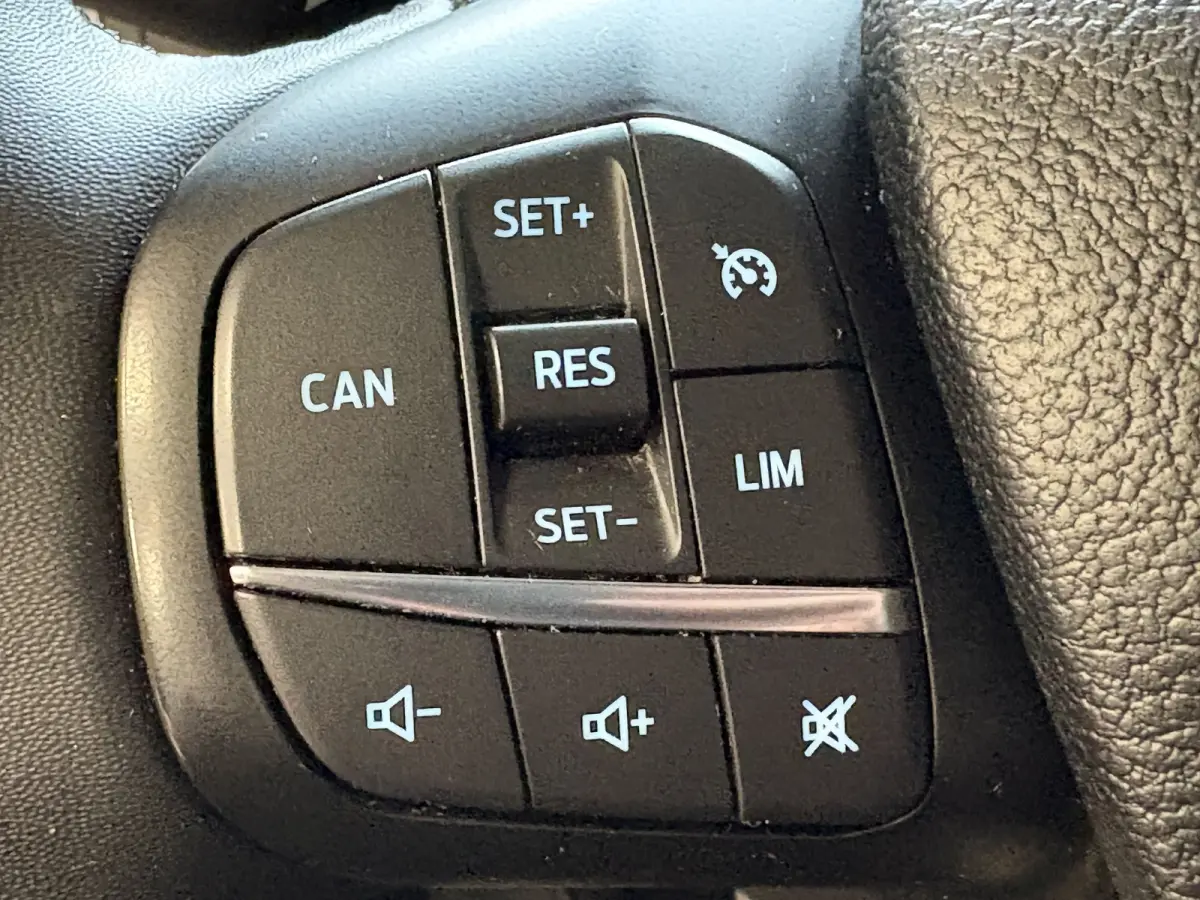 320 2.0 TDCI L1H1 Sport DC Camera, Cruise, PDC