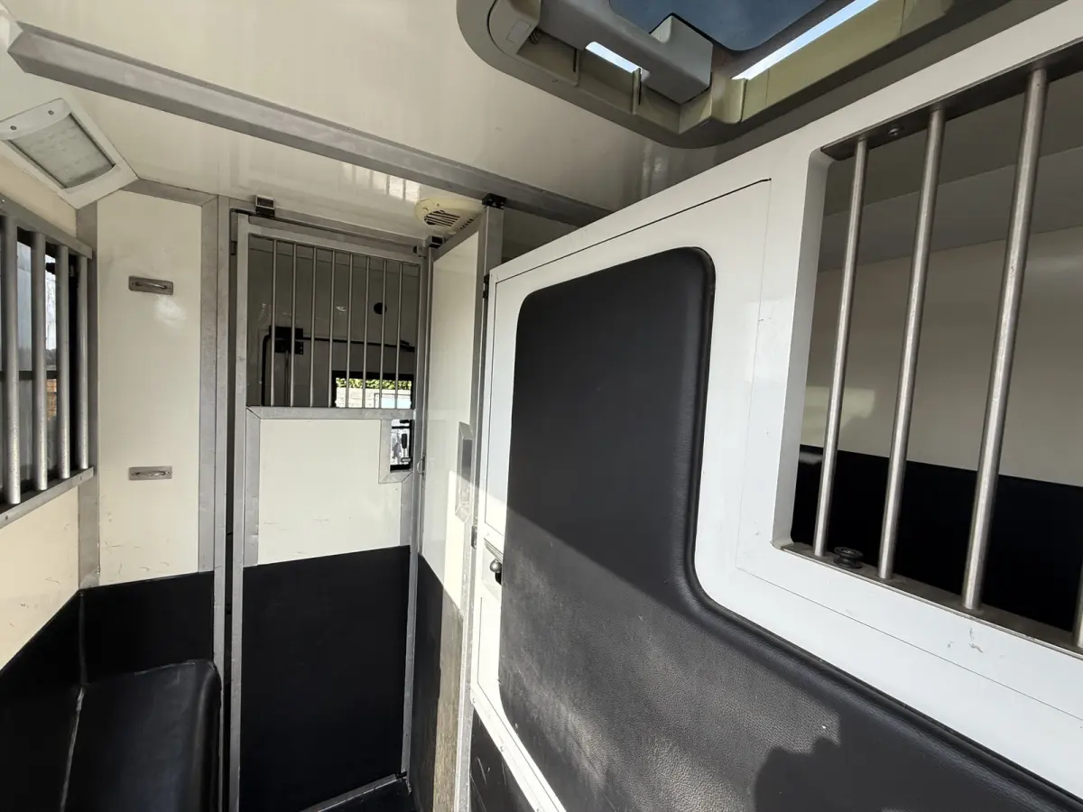 | HORSETRUCK | STX | STALLION 3XL | 2015 | HENGST | AUTOMATIC | 150PK | L3 | 3-SEAT | NO VAT | MARGE | LUXE | DUITS KENTEKEN