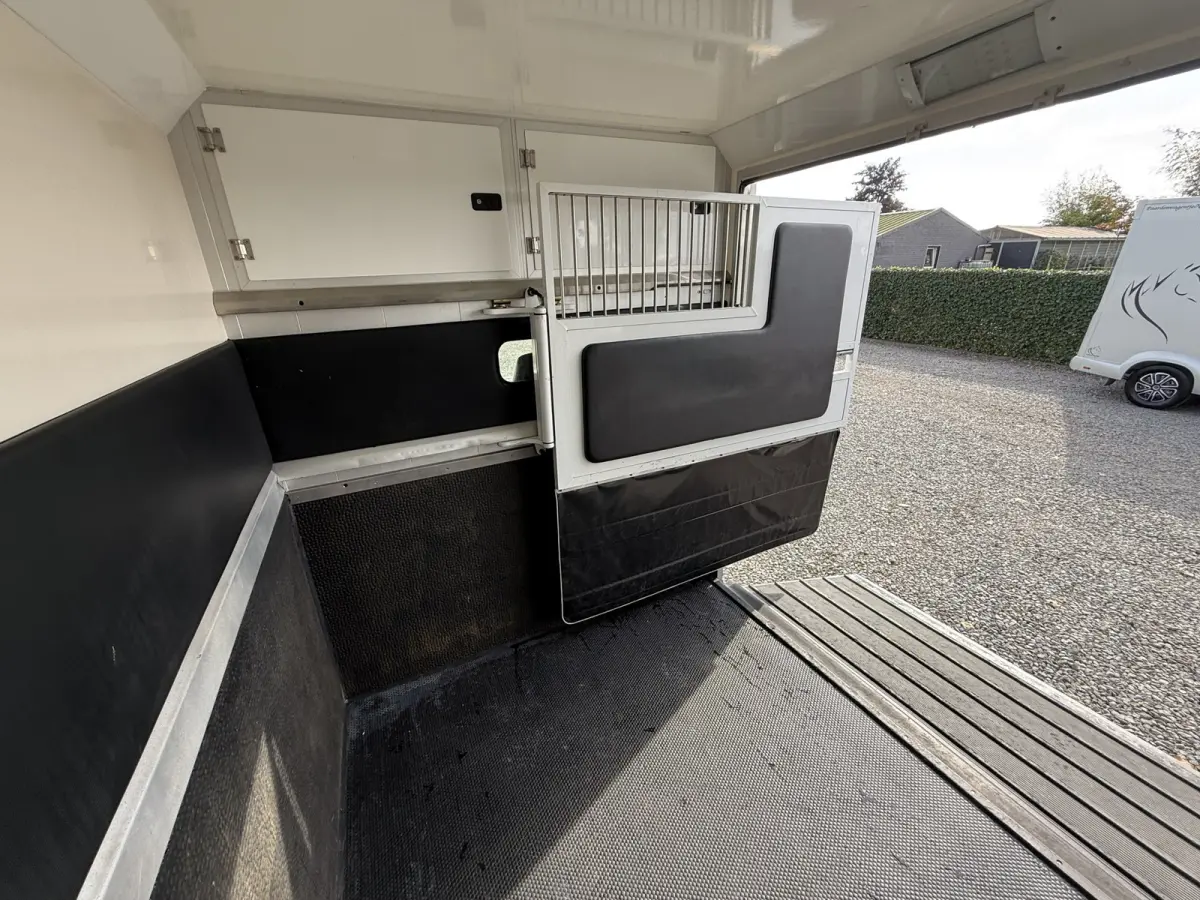 | HORSETRUCK | STX | STALLION 3XL | 2015 | HENGST | AUTOMATIC | 150PK | L3 | 3-SEAT | NO VAT | MARGE | LUXE | DUITS KENTEKEN