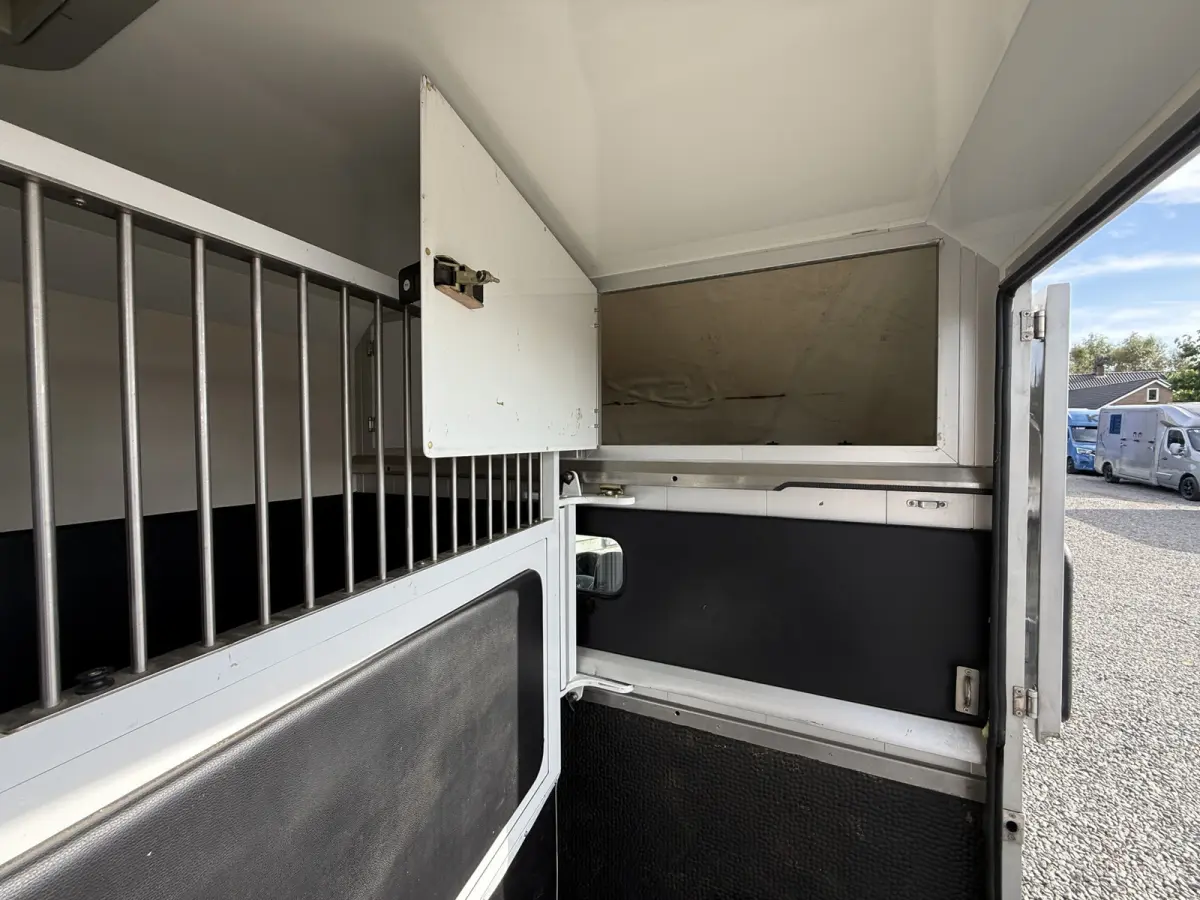 | HORSETRUCK | STX | STALLION 3XL | 2015 | HENGST | AUTOMATIC | 150PK | L3 | 3-SEAT | NO VAT | MARGE | LUXE | DUITS KENTEKEN