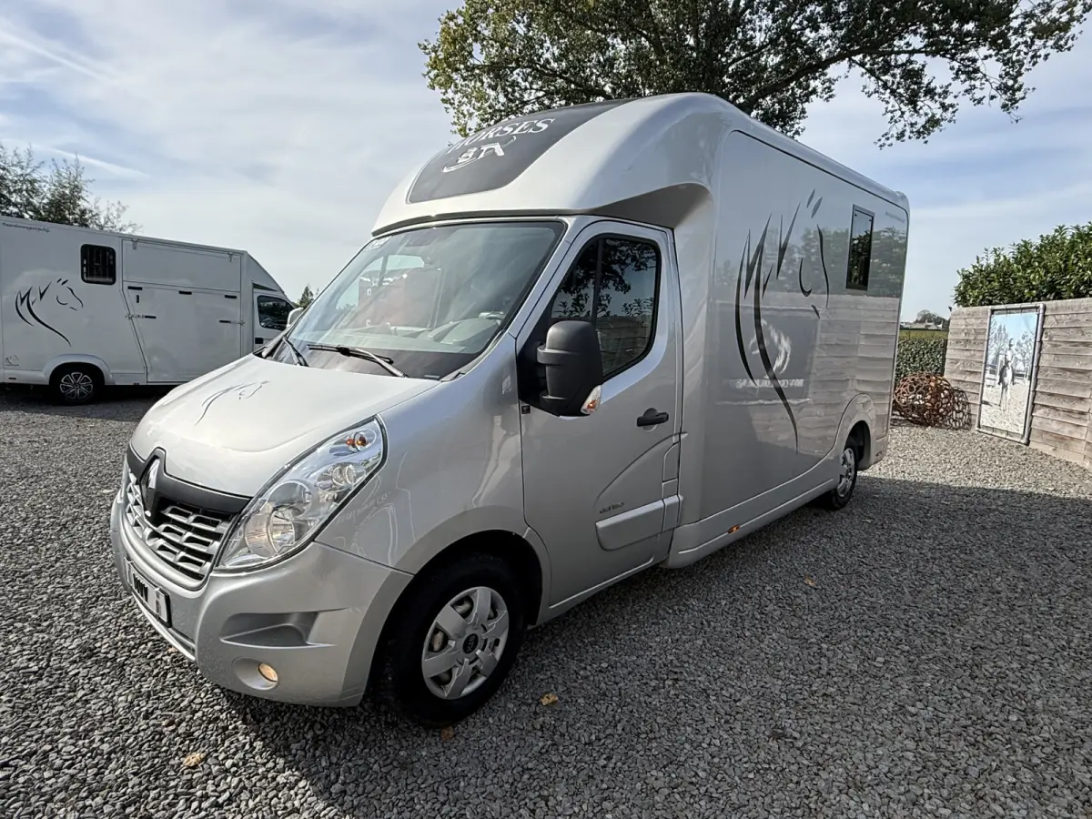 | HORSETRUCK | STX | STALLION 3XL | 2015 | HENGST | AUTOMATIC | 150PK | L3 | 3-SEAT | NO VAT | MARGE | LUXE | DUITS KENTEKEN