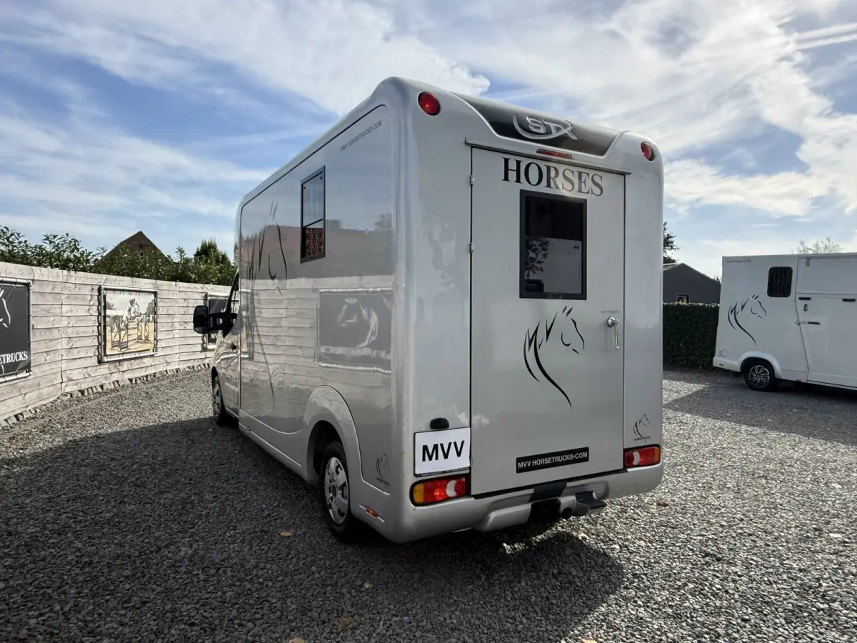 | HORSETRUCK | STX | STALLION 3XL | 2015 | HENGST | AUTOMATIC | 150PK | L3 | 3-SEAT | NO VAT | MARGE | LUXE | DUITS KENTEKEN