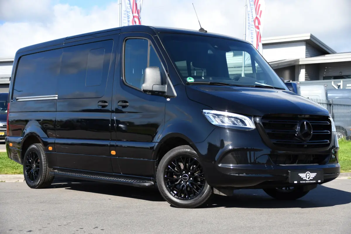 319 3.0 CDI L2H1 DC Black Edition FULL OPTIONS! 360 Camera, Adaptieve Cruise, LED, 2 x Stoelverwarming, Standkacel, Autmaat, 10,5'' Mbux, Sensoren, Uniek!