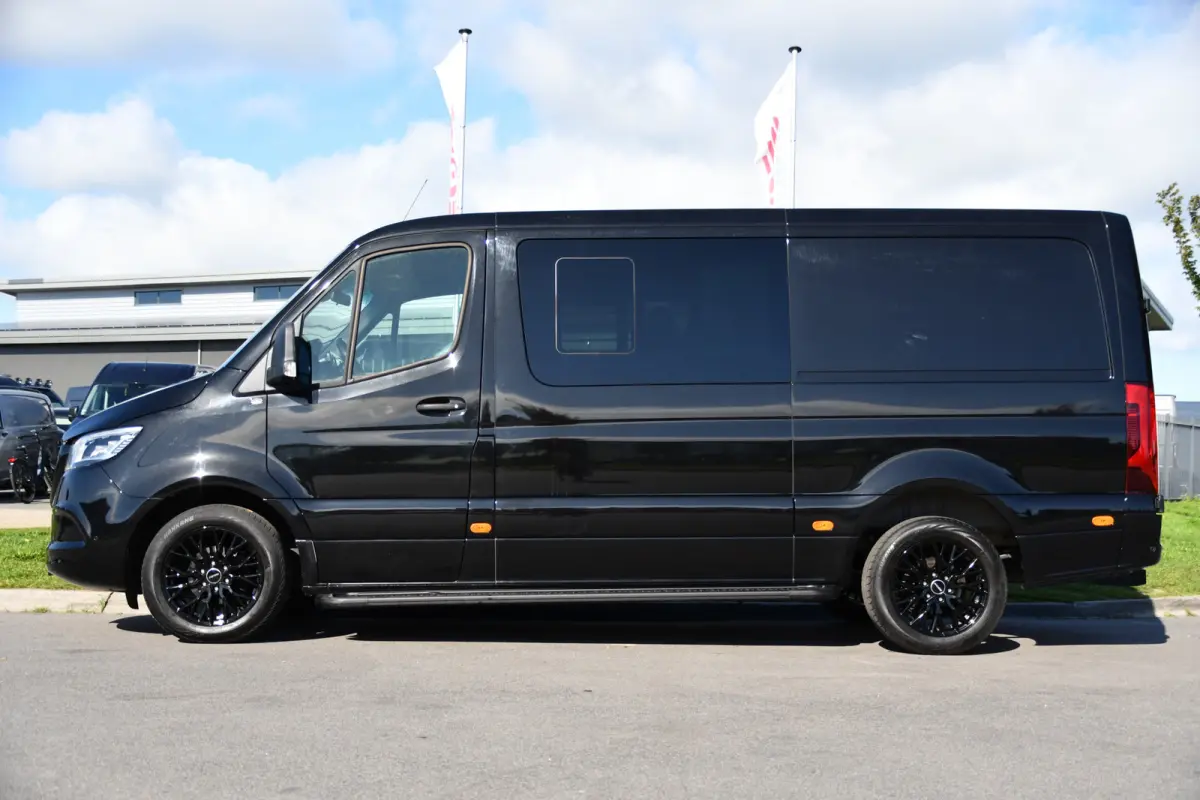 319 3.0 CDI L2H1 DC Black Edition FULL OPTIONS! 360 Camera, Adaptieve Cruise, LED, 2 x Stoelverwarming, Standkacel, Autmaat, 10,5'' Mbux, Sensoren, Uniek!