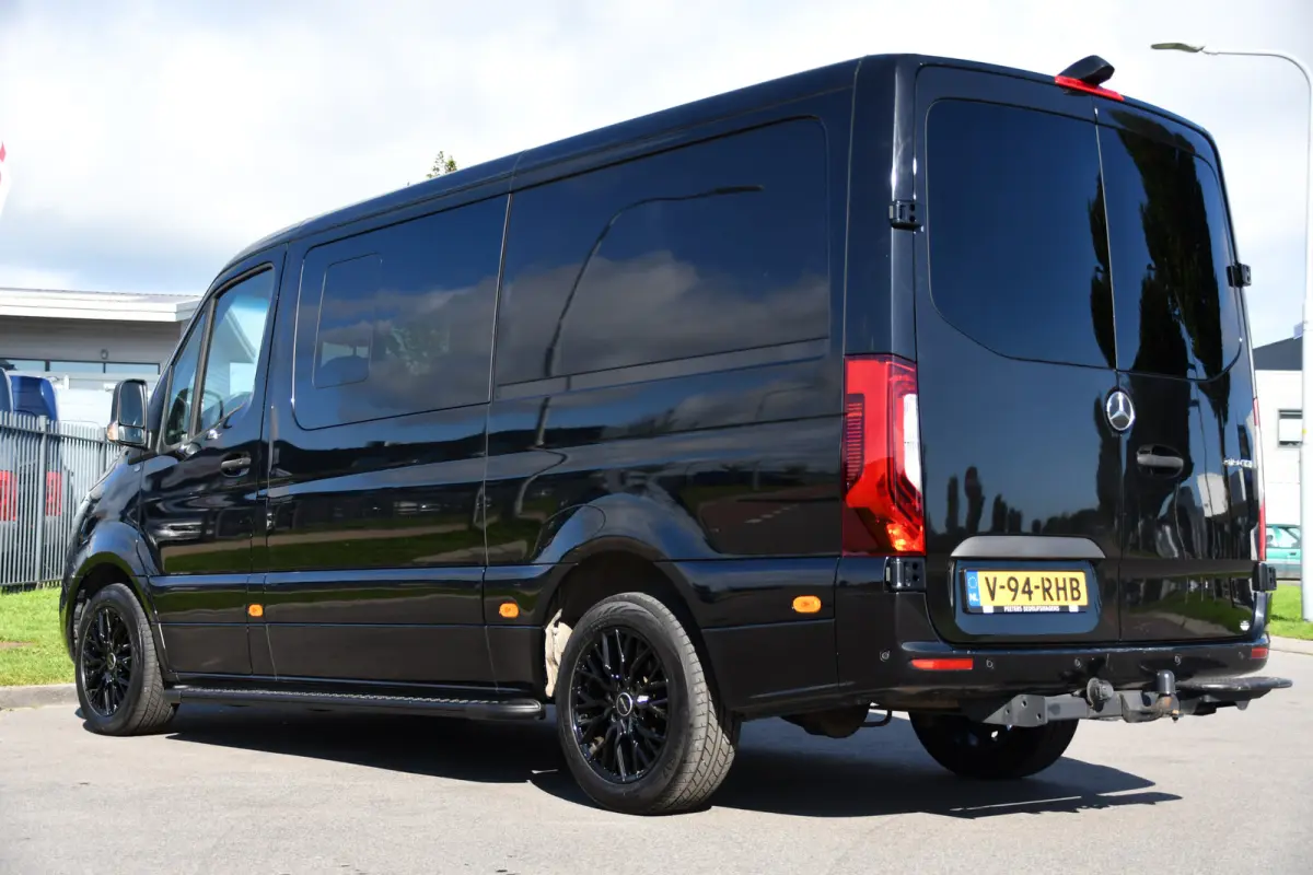 319 3.0 CDI L2H1 DC Black Edition FULL OPTIONS! 360 Camera, Adaptieve Cruise, LED, 2 x Stoelverwarming, Standkacel, Autmaat, 10,5'' Mbux, Sensoren, Uniek!