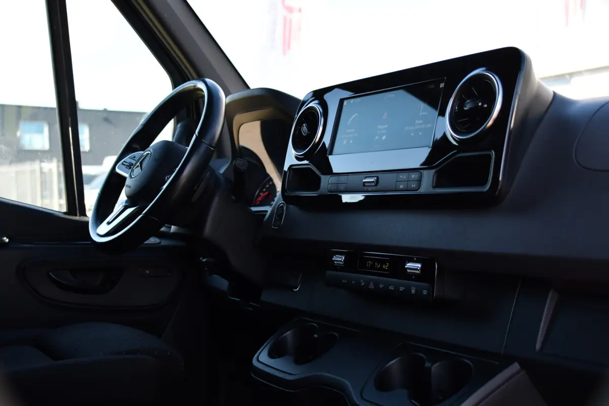 319 3.0 CDI L2H1 DC Black Edition FULL OPTIONS! 360 Camera, Adaptieve Cruise, LED, 2 x Stoelverwarming, Standkacel, Autmaat, 10,5'' Mbux, Sensoren, Uniek!