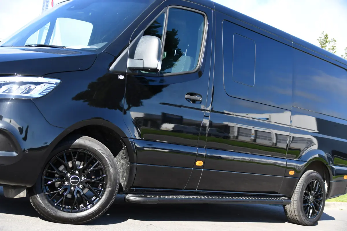 319 3.0 CDI L2H1 DC Black Edition FULL OPTIONS! 360 Camera, Adaptieve Cruise, LED, 2 x Stoelverwarming, Standkacel, Autmaat, 10,5'' Mbux, Sensoren, Uniek!