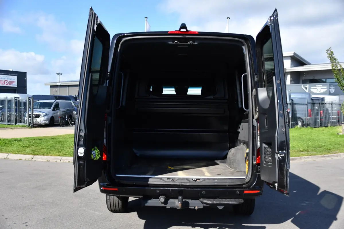 319 3.0 CDI L2H1 DC Black Edition FULL OPTIONS! 360 Camera, Adaptieve Cruise, LED, 2 x Stoelverwarming, Standkacel, Autmaat, 10,5'' Mbux, Sensoren, Uniek!