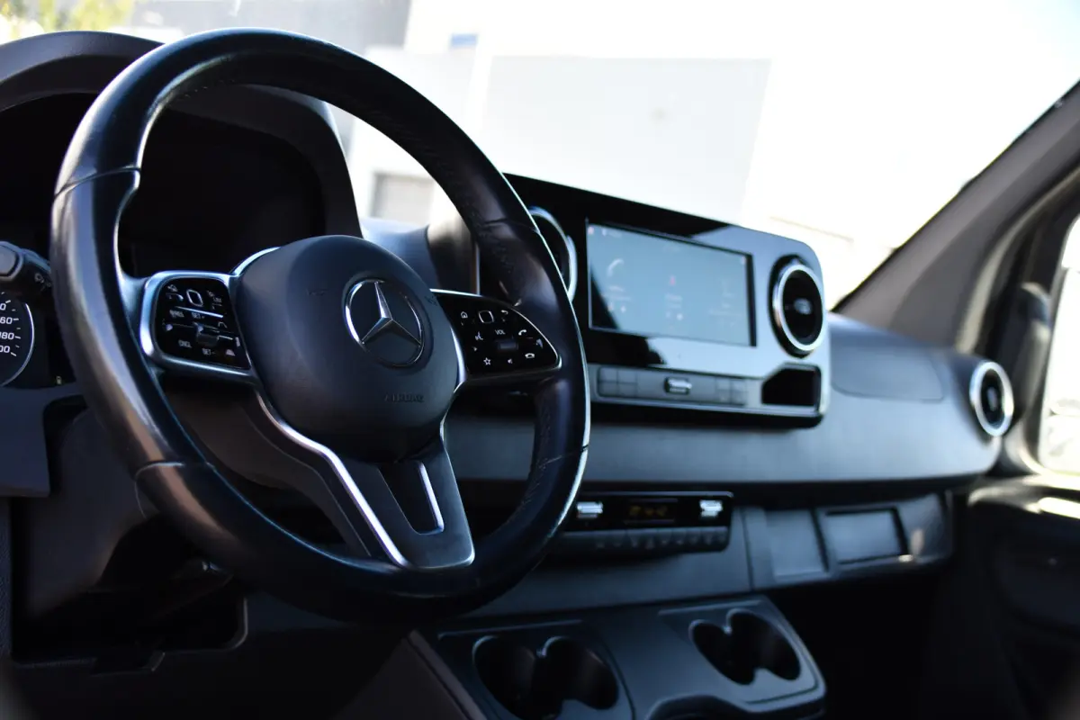 319 3.0 CDI L2H1 DC Black Edition FULL OPTIONS! 360 Camera, Adaptieve Cruise, LED, 2 x Stoelverwarming, Standkacel, Autmaat, 10,5'' Mbux, Sensoren, Uniek!