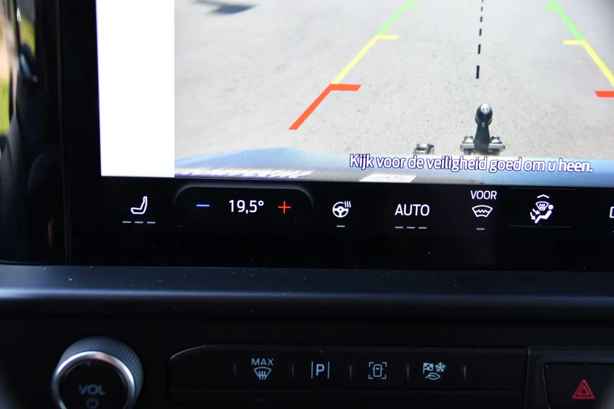 300 2.0 TDCI L1H1 DC Limited PB Edition Adaptieve Cruise, Camera, Carplay, LED, Stoelverwarming, 2 x Schuifdeur, Automaat, Stuurverwarming, Trekhaak, 170pk, Uniek!