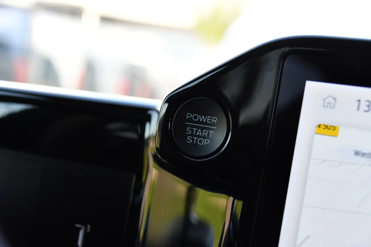 300 2.0 TDCI L1H1 DC Limited PB Edition Adaptieve Cruise, Camera, Carplay, LED, Stoelverwarming, 2 x Schuifdeur, Automaat, Stuurverwarming, Trekhaak, 170pk, Uniek!