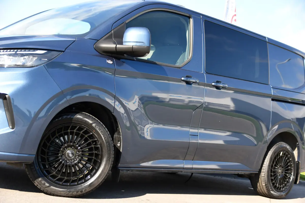 300 2.0 TDCI L1H1 DC Limited PB Edition Adaptieve Cruise, Camera, Carplay, LED, Stoelverwarming, 2 x Schuifdeur, Automaat, Stuurverwarming, Trekhaak, 170pk, Uniek!