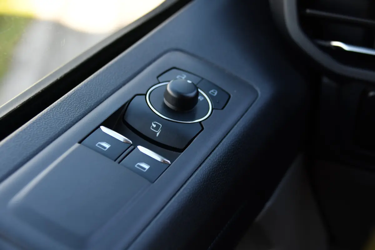 300 2.0 TDCI L1H1 DC Limited PB Edition Adaptieve Cruise, Camera, Carplay, LED, Stoelverwarming, 2 x Schuifdeur, Automaat, Stuurverwarming, Trekhaak, 170pk, Uniek!