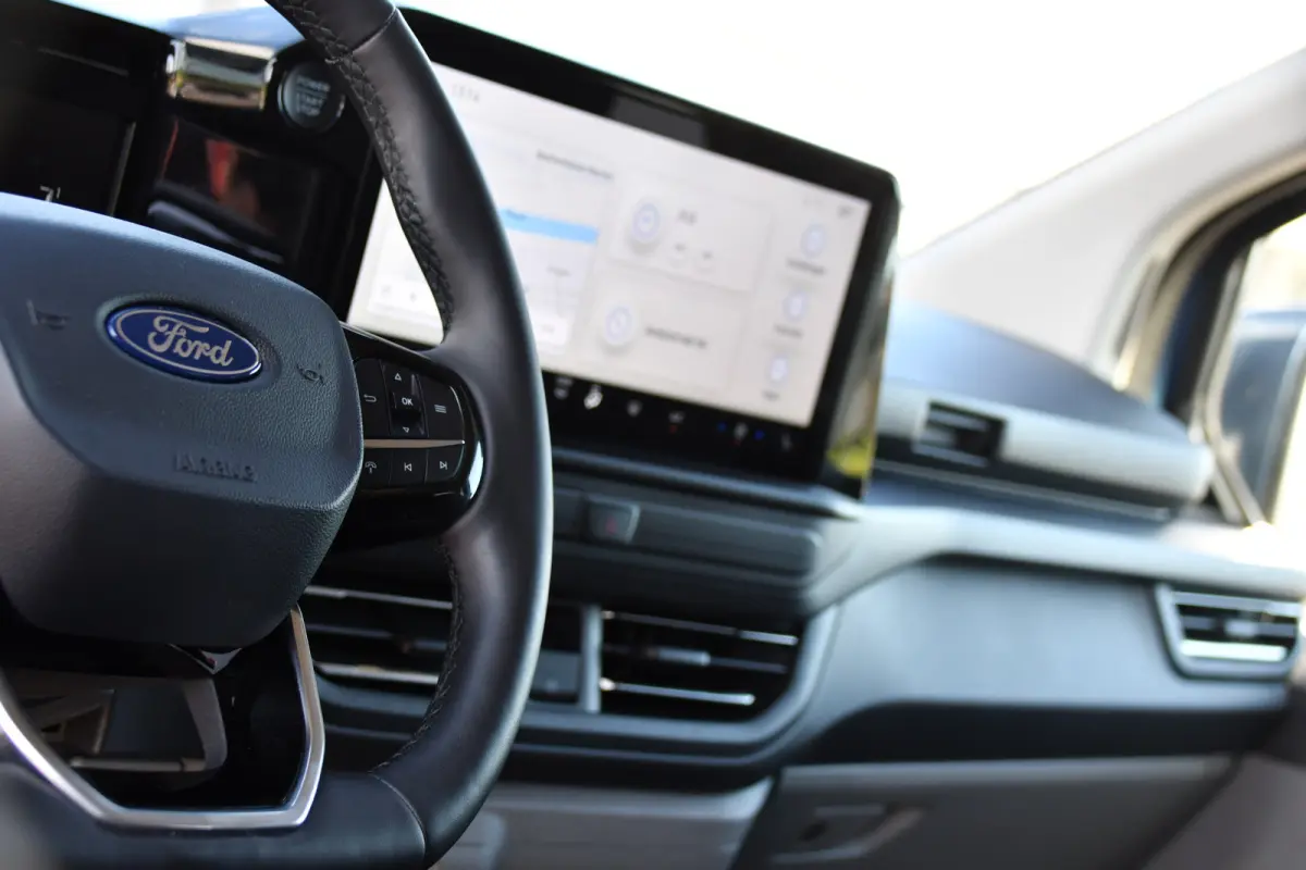 300 2.0 TDCI L1H1 DC Limited PB Edition Adaptieve Cruise, Camera, Carplay, LED, Stoelverwarming, 2 x Schuifdeur, Automaat, Stuurverwarming, Trekhaak, 170pk, Uniek!