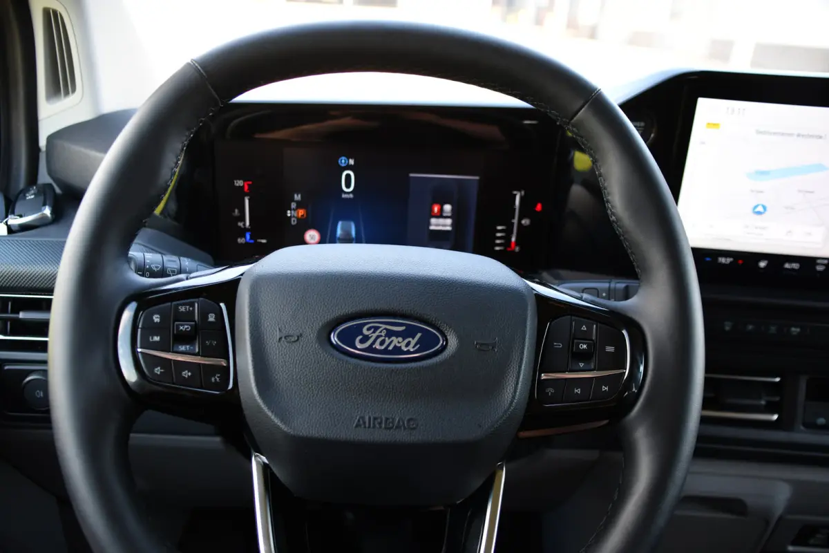 300 2.0 TDCI L1H1 DC Limited PB Edition Adaptieve Cruise, Camera, Carplay, LED, Stoelverwarming, 2 x Schuifdeur, Automaat, Stuurverwarming, Trekhaak, 170pk, Uniek!