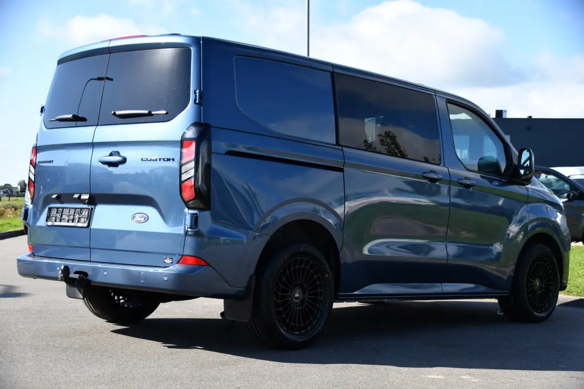 300 2.0 TDCI L1H1 DC Limited PB Edition Adaptieve Cruise, Camera, Carplay, LED, Stoelverwarming, 2 x Schuifdeur, Automaat, Stuurverwarming, Trekhaak, 170pk, Uniek!