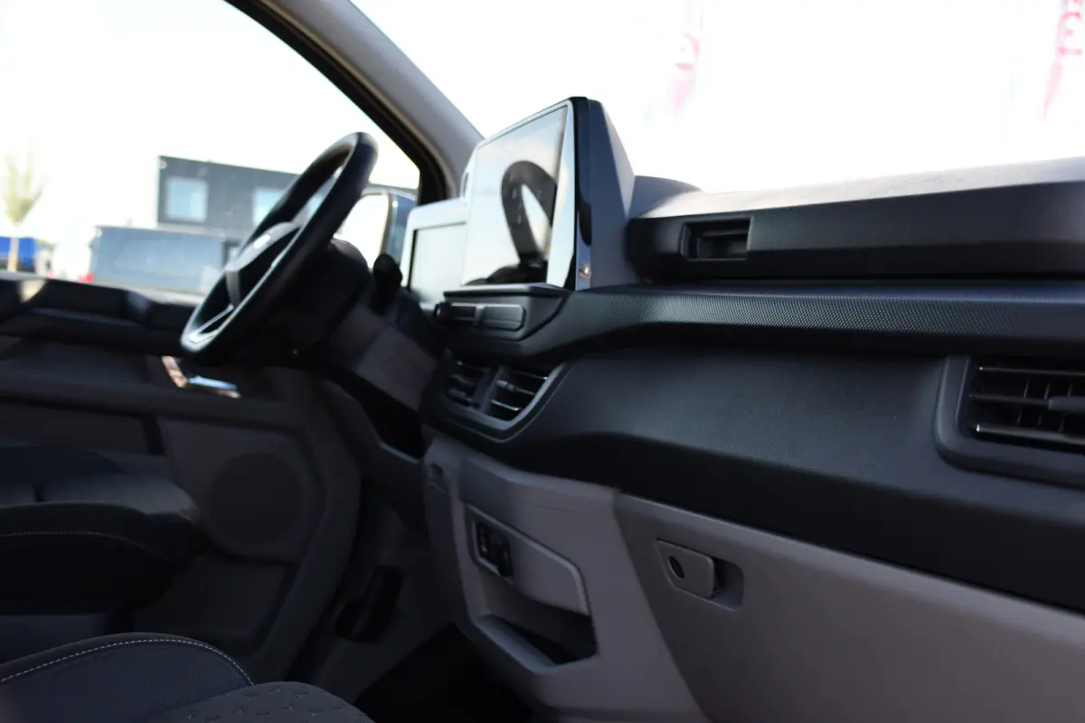 300 2.0 TDCI L1H1 DC Limited PB Edition Adaptieve Cruise, Camera, Carplay, LED, Stoelverwarming, 2 x Schuifdeur, Automaat, Stuurverwarming, Trekhaak, 170pk, Uniek!