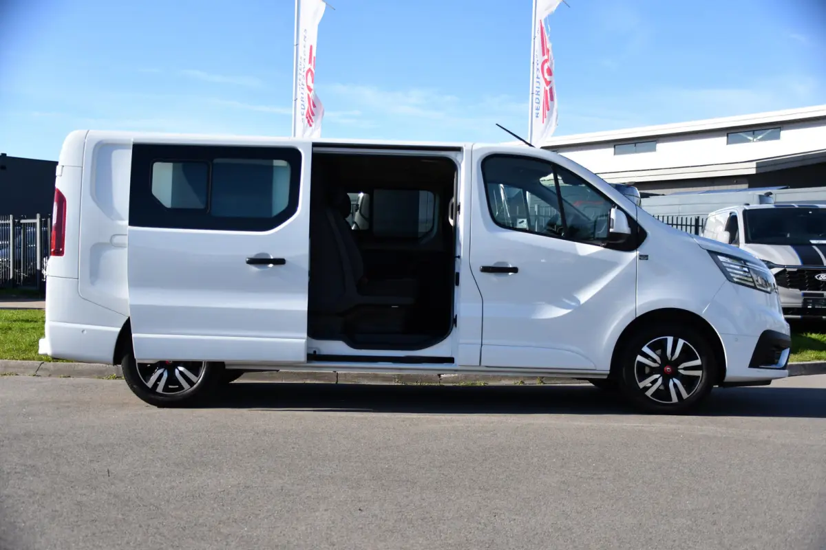2.0 dCi 150 T29 L2H1 DC Luxe Camera, Cruise, Carplay, LED, Clima, Mulitmedia, Automaat, Trekhaak, Sensoren, Uniek!