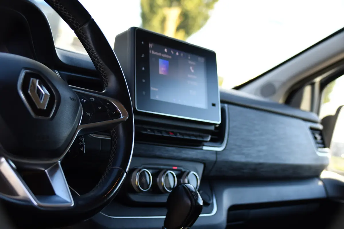 2.0 dCi 150 T29 L2H1 DC Luxe Camera, Cruise, Carplay, LED, Clima, Mulitmedia, Automaat, Trekhaak, Sensoren, Uniek!