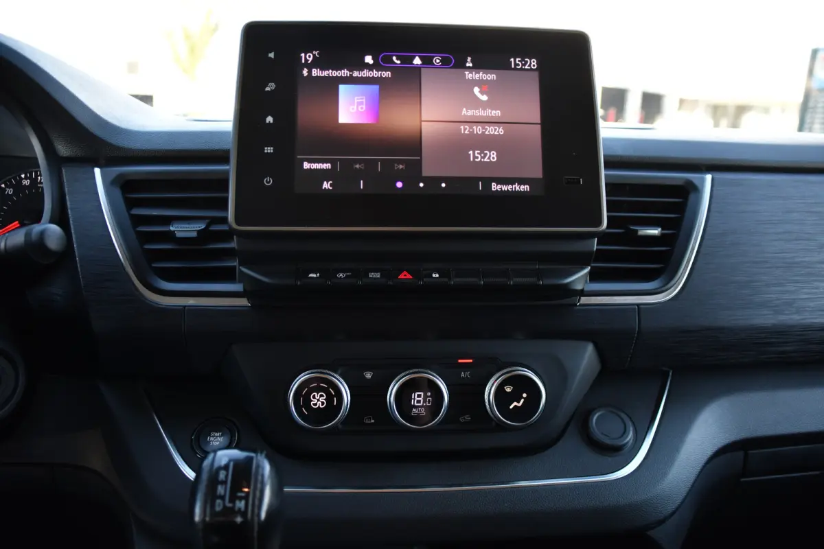 2.0 dCi 150 T29 L2H1 DC Luxe Camera, Cruise, Carplay, LED, Clima, Mulitmedia, Automaat, Trekhaak, Sensoren, Uniek!