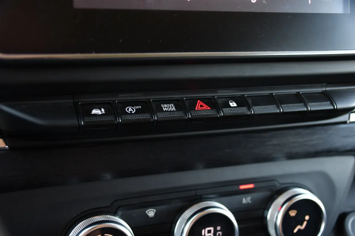 2.0 dCi 150 T29 L2H1 DC Luxe Camera, Cruise, Carplay, LED, Clima, Mulitmedia, Automaat, Trekhaak, Sensoren, Uniek!