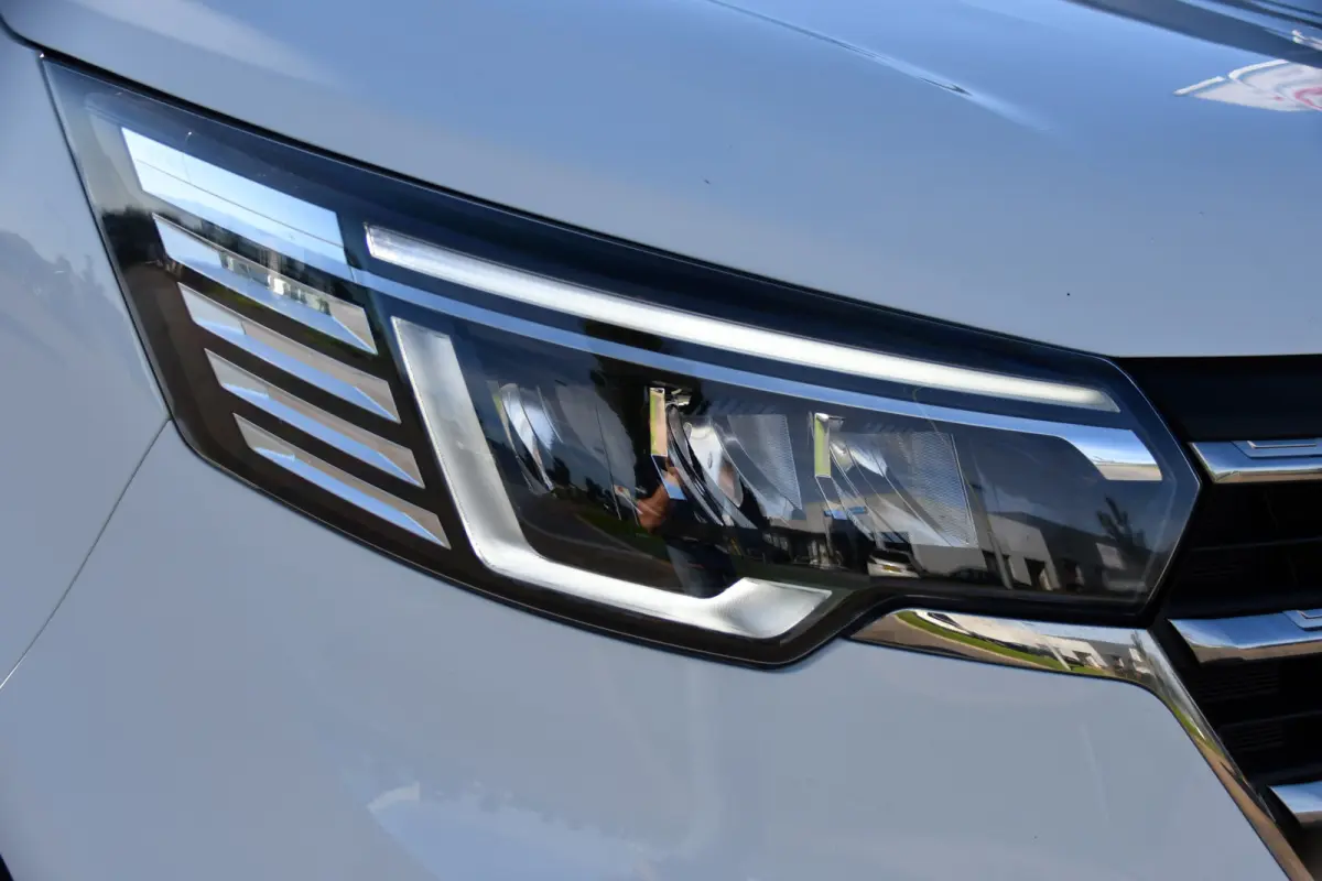 2.0 dCi 150 T29 L2H1 DC Luxe Camera, Cruise, Carplay, LED, Clima, Mulitmedia, Automaat, Trekhaak, Sensoren, Uniek!