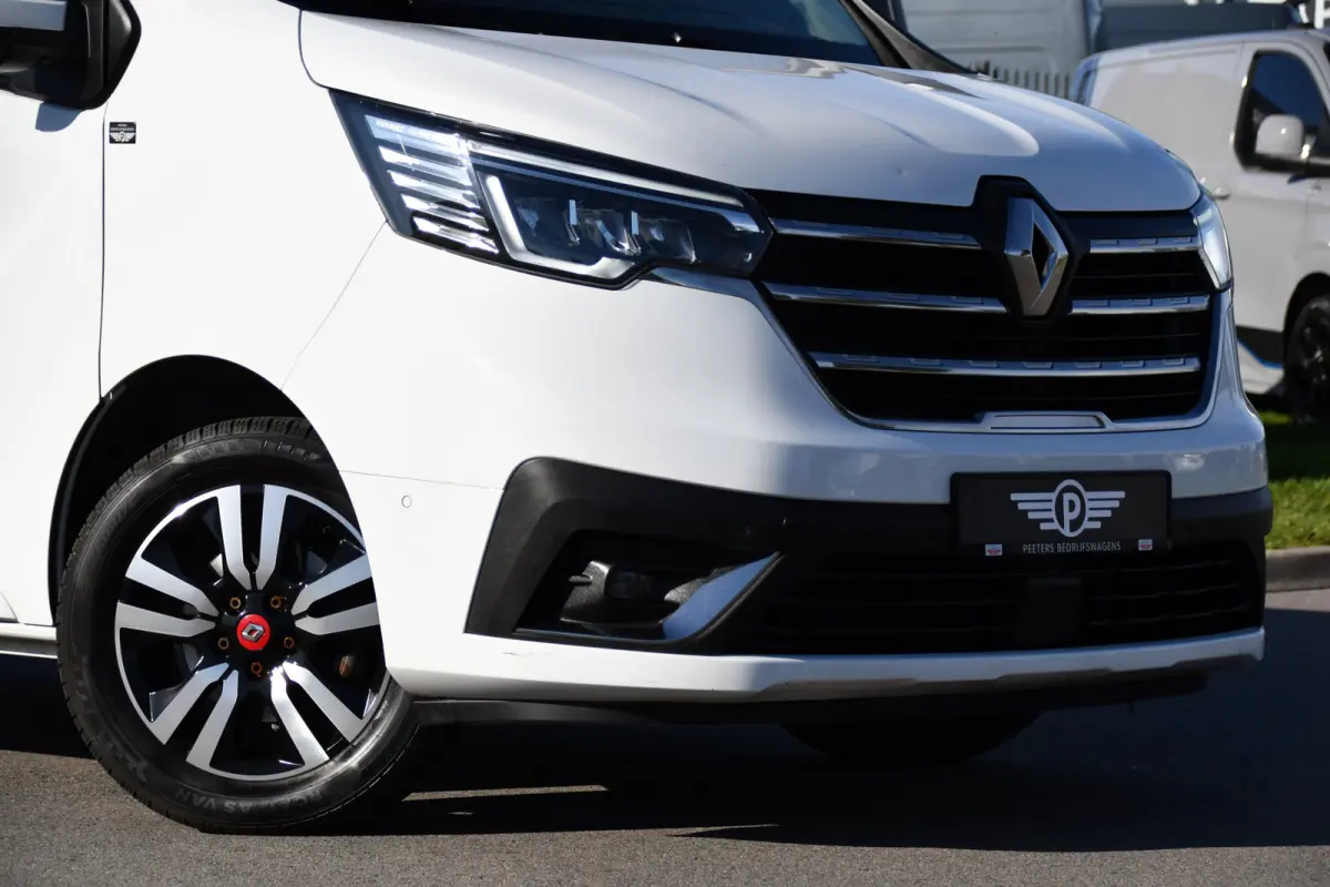 2.0 dCi 150 T29 L2H1 DC Luxe Camera, Cruise, Carplay, LED, Clima, Mulitmedia, Automaat, Trekhaak, Sensoren, Uniek!