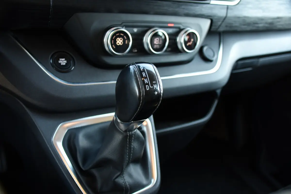 2.0 dCi 150 T29 L2H1 DC Luxe Camera, Cruise, Carplay, LED, Clima, Mulitmedia, Automaat, Trekhaak, Sensoren, Uniek!