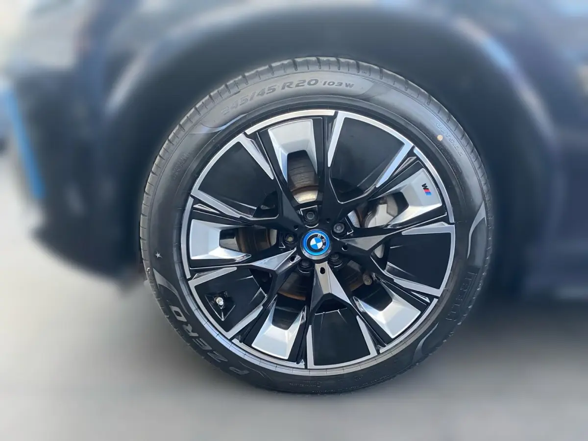 M-SPORT 80 kWh (210kW/286pk) ** LED, LEDER, PANO, TREKH, VERW. STUUR, 20-inch LMV ** 1e EIG - UNFALLFREI ** ** INFORMEER OOK NAAR ONZE AANTREKKELIJKE FINANCIAL-LEASE TARIEVEN **
