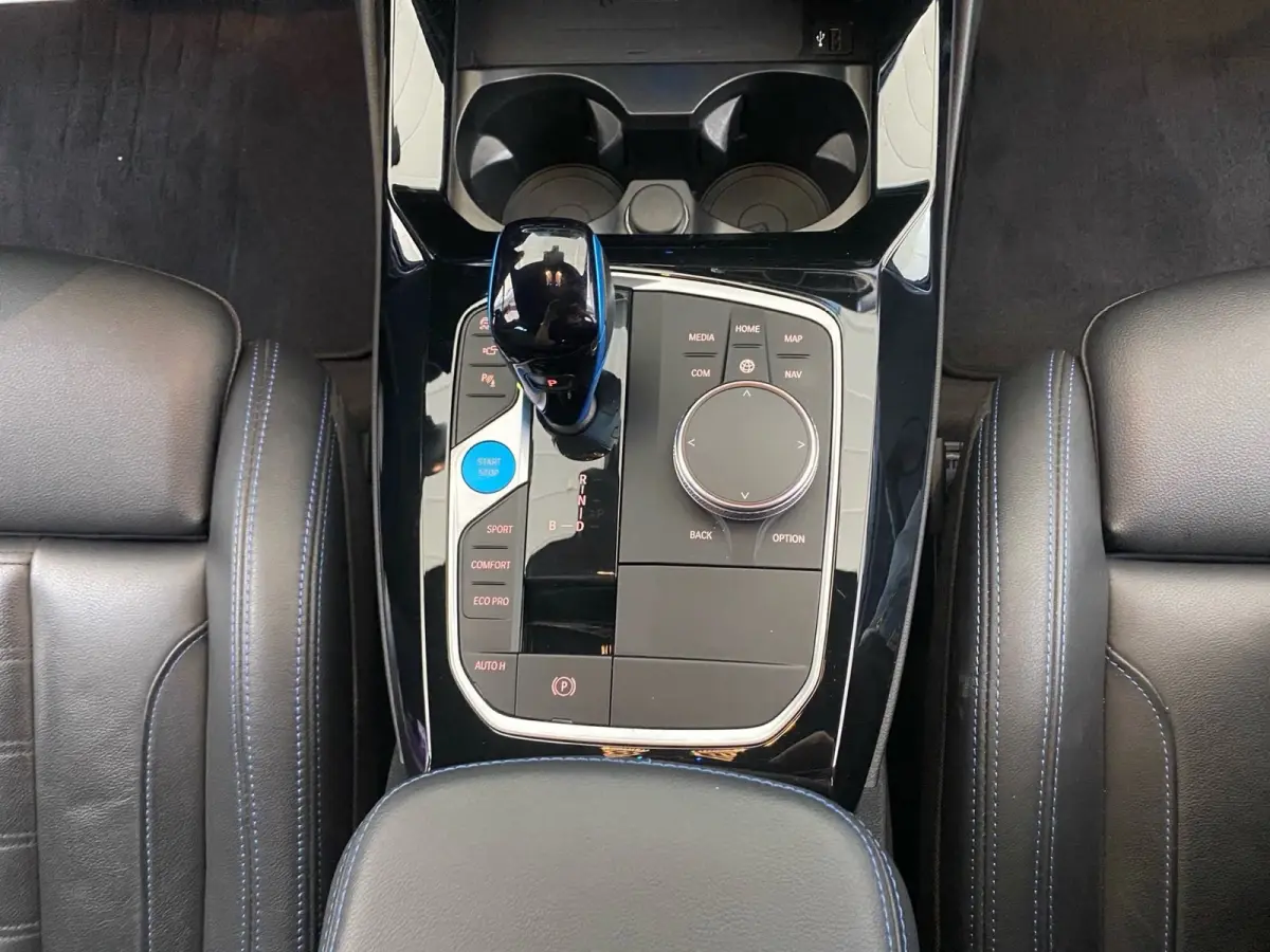 M-SPORT 80 kWh (210kW/286pk) ** LED, LEDER, PANO, TREKH, VERW. STUUR, 20-inch LMV ** 1e EIG - UNFALLFREI ** ** INFORMEER OOK NAAR ONZE AANTREKKELIJKE FINANCIAL-LEASE TARIEVEN **