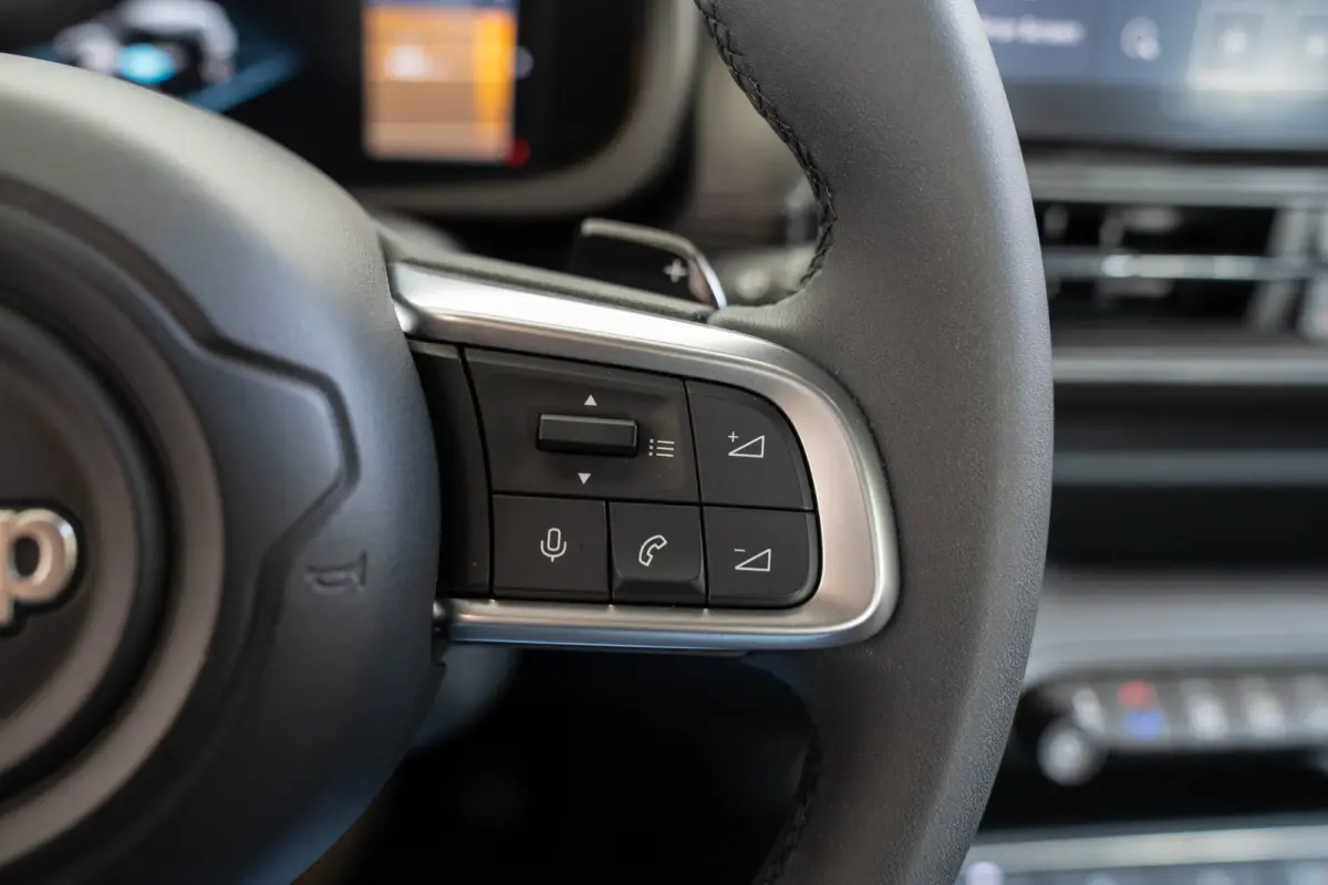 1.2 e-Hybrid Longitude | Adaptive Cruise Controle | Navigatie | Parkeersensoren | LED | Apple Carplay & Android Auto | Airco |