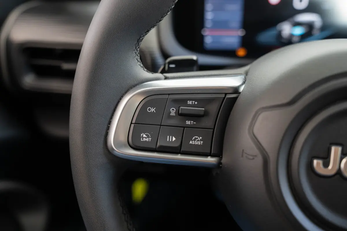 1.2 e-Hybrid Longitude | Adaptive Cruise Controle | Navigatie | Parkeersensoren | LED | Apple Carplay & Android Auto | Airco |