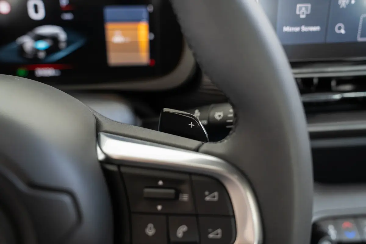 1.2 e-Hybrid Longitude | Adaptive Cruise Controle | Navigatie | Parkeersensoren | LED | Apple Carplay & Android Auto | Airco |